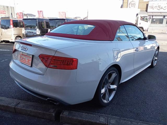 Ａ５カブリオレ ２．０ＴＦＳＩクワトロ　２．０ＴＦＳＩクワトロ（４名）　Ｓライン　１９インチアルミ　電動オープン　ベージュ本革シート　シートＨ　Ｂａｎｇ　＆　Ｏｌｕｆｓｅｎスピーカー　Ｂｌｕｅｔｏｏｔｈ　スマートキー　Ｐスタート（18枚目）