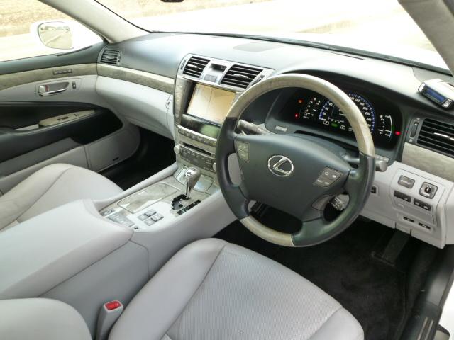 LS600h バージョンS Iパッケージ 中期型/サンルーフ/革シート/エアーシート/マークレビンソン/フルエアロ/20インチAW/エアサスコントローラー/HDDナビ/フルセグTV/DVD再生/バックカメラ/パワートランク/ビルトインETC(35枚目)