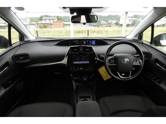 プリウス Ｓ　後期型　オートクルーズ　プリクラシュセーフティ　クリアランスソナー　パーキングサポートブレーキ　ふらつき検知機能　オートＨｉビームＢｌｕｅｔｏｏｔｈ　イクリプスナビ　ＤＶＤ再生　バックカメラ　ＥＴＣ（2枚目）