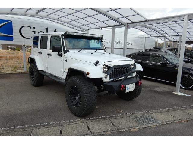 ジープ・ラングラーアンリミテッド サハラ　切替４ＷＤ　ＲＡＮＣＨＯリフトアップ　１７インチＡＷ　ＬＥＤヘッド　オートクルーズ　ｃａｒｒｏｚｅｒｉａナビ　ＤＶＤ再生　フルセグ　Ｂｌｕｅｔｏｏｔｈ　ＥＴＣ　フロント・サイド・バックカメラ（3枚目）