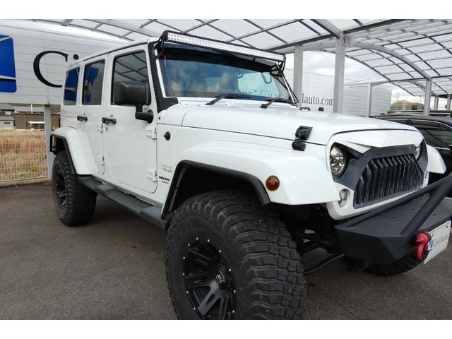 ジープ・ラングラーアンリミテッド サハラ　切替４ＷＤ　ＲＡＮＣＨＯリフトアップ　１７インチＡＷ　ＬＥＤヘッド　オートクルーズ　ｃａｒｒｏｚｅｒｉａナビ　ＤＶＤ再生　フルセグ　Ｂｌｕｅｔｏｏｔｈ　ＥＴＣ　フロント・サイド・バックカメラ（4枚目）