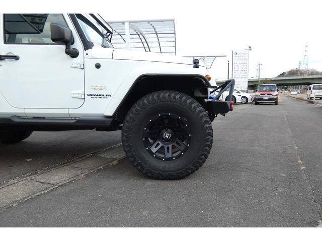 ジープ・ラングラーアンリミテッド サハラ　切替４ＷＤ　ＲＡＮＣＨＯリフトアップ　１７インチＡＷ　ＬＥＤヘッド　オートクルーズ　ｃａｒｒｏｚｅｒｉａナビ　ＤＶＤ再生　フルセグ　Ｂｌｕｅｔｏｏｔｈ　ＥＴＣ　フロント・サイド・バックカメラ（16枚目）