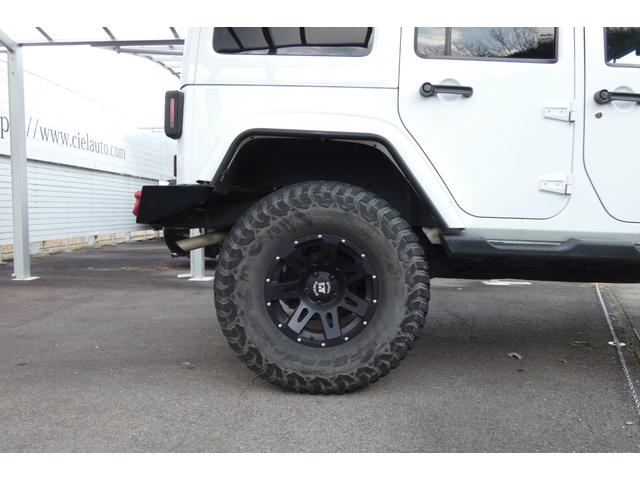 ジープ・ラングラーアンリミテッド サハラ　切替４ＷＤ　ＲＡＮＣＨＯリフトアップ　１７インチＡＷ　ＬＥＤヘッド　オートクルーズ　ｃａｒｒｏｚｅｒｉａナビ　ＤＶＤ再生　フルセグ　Ｂｌｕｅｔｏｏｔｈ　ＥＴＣ　フロント・サイド・バックカメラ（17枚目）