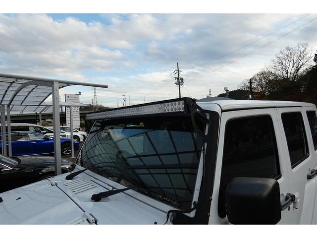 ジープ・ラングラーアンリミテッド サハラ　切替４ＷＤ　ＲＡＮＣＨＯリフトアップ　１７インチＡＷ　ＬＥＤヘッド　オートクルーズ　ｃａｒｒｏｚｅｒｉａナビ　ＤＶＤ再生　フルセグ　Ｂｌｕｅｔｏｏｔｈ　ＥＴＣ　フロント・サイド・バックカメラ（20枚目）