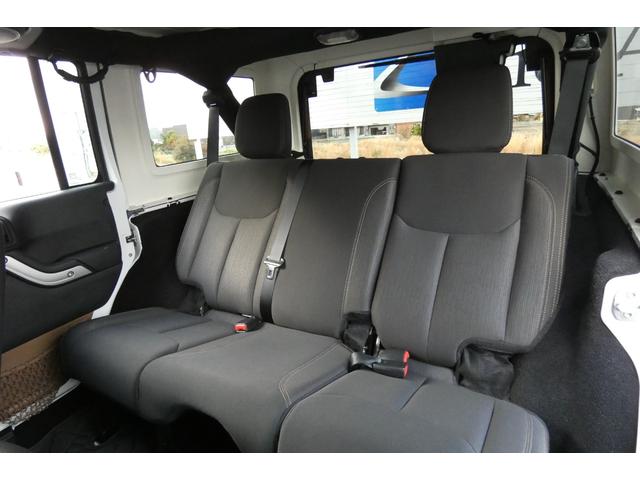 ジープ・ラングラーアンリミテッド サハラ　切替４ＷＤ　ＲＡＮＣＨＯリフトアップ　１７インチＡＷ　ＬＥＤヘッド　オートクルーズ　ｃａｒｒｏｚｅｒｉａナビ　ＤＶＤ再生　フルセグ　Ｂｌｕｅｔｏｏｔｈ　ＥＴＣ　フロント・サイド・バックカメラ（25枚目）