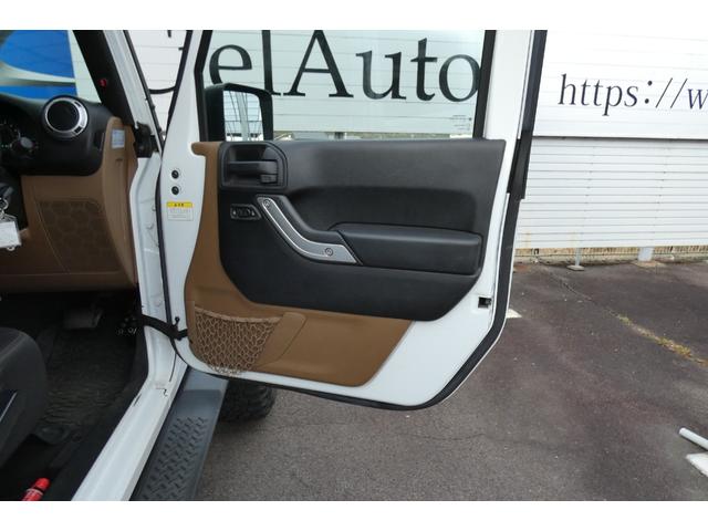 ジープ・ラングラーアンリミテッド サハラ　切替４ＷＤ　ＲＡＮＣＨＯリフトアップ　１７インチＡＷ　ＬＥＤヘッド　オートクルーズ　ｃａｒｒｏｚｅｒｉａナビ　ＤＶＤ再生　フルセグ　Ｂｌｕｅｔｏｏｔｈ　ＥＴＣ　フロント・サイド・バックカメラ（31枚目）