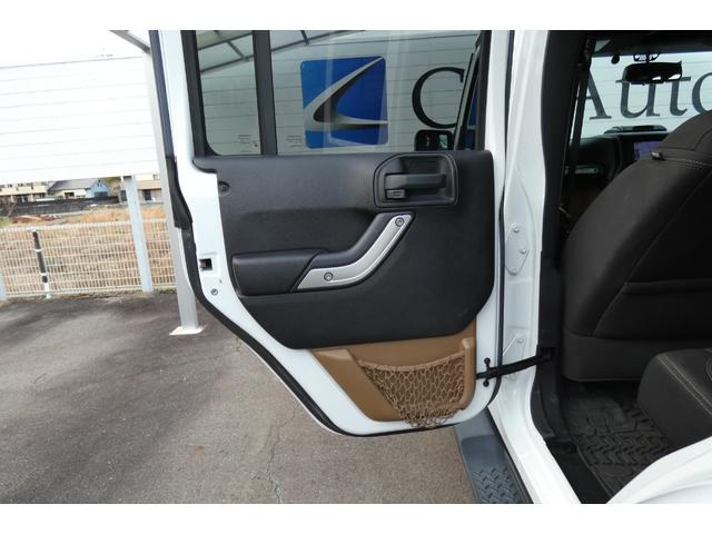 ジープ・ラングラーアンリミテッド サハラ　切替４ＷＤ　ＲＡＮＣＨＯリフトアップ　１７インチＡＷ　ＬＥＤヘッド　オートクルーズ　ｃａｒｒｏｚｅｒｉａナビ　ＤＶＤ再生　フルセグ　Ｂｌｕｅｔｏｏｔｈ　ＥＴＣ　フロント・サイド・バックカメラ（34枚目）