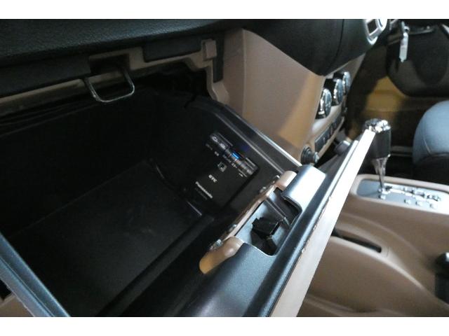 ジープ・ラングラーアンリミテッド サハラ　切替４ＷＤ　ＲＡＮＣＨＯリフトアップ　１７インチＡＷ　ＬＥＤヘッド　オートクルーズ　ｃａｒｒｏｚｅｒｉａナビ　ＤＶＤ再生　フルセグ　Ｂｌｕｅｔｏｏｔｈ　ＥＴＣ　フロント・サイド・バックカメラ（42枚目）
