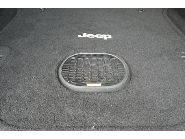 ジープ・ラングラーアンリミテッド サハラ　切替４ＷＤ　ＲＡＮＣＨＯリフトアップ　１７インチＡＷ　ＬＥＤヘッド　オートクルーズ　ｃａｒｒｏｚｅｒｉａナビ　ＤＶＤ再生　フルセグ　Ｂｌｕｅｔｏｏｔｈ　ＥＴＣ　フロント・サイド・バックカメラ（46枚目）