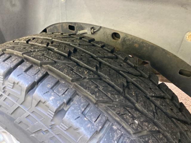 ハマーＨ３ 　タイプＧ　ディーラー車　４ＷＤ　左ハンドル　社外ナビ　Ｂカメラ　ＴＶ　ＥＴＣ　レザーシート　パワーシート　サンルーフ　オートライト　アルミホイール　シートヒーター　ＣＤ　ミュージックプレイヤー接続可（23枚目）