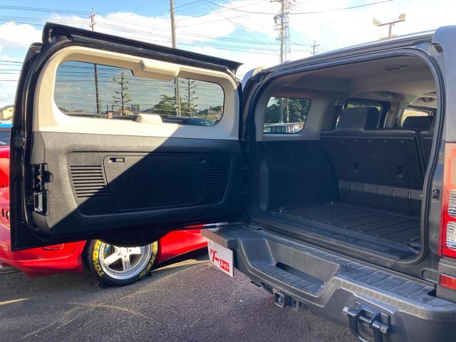 ハマーＨ３ 　タイプＧ　ディーラー車　４ＷＤ　左ハンドル　社外ナビ　Ｂカメラ　ＴＶ　ＥＴＣ　レザーシート　パワーシート　サンルーフ　オートライト　アルミホイール　シートヒーター　ＣＤ　ミュージックプレイヤー接続可（32枚目）