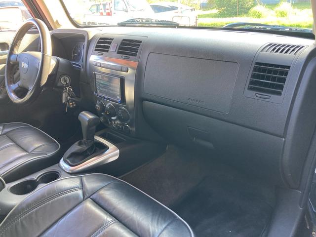 ハマーＨ３ 　タイプＧ　ディーラー車　４ＷＤ　左ハンドル　社外ナビ　Ｂカメラ　ＴＶ　ＥＴＣ　レザーシート　パワーシート　サンルーフ　オートライト　アルミホイール　シートヒーター　ＣＤ　ミュージックプレイヤー接続可（80枚目）