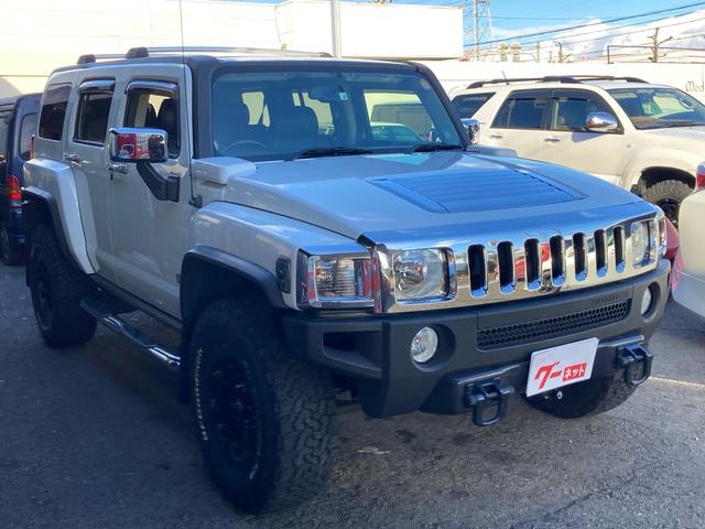 ハマーＨ３ タイプＧ　ディーラー車　右Ｈ　４ＷＤ　サンルーフ　レザーシート　社外１７ＡＷ　社外ナビ　ＴＶ　バックカメラ　サイドカメラ　ＥＴＣ　ヒッチメンバー　マッドガード　社外マフラー　シートヒーター　キーレス　記録簿あり（4枚目）