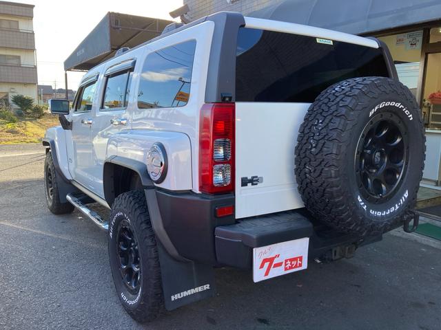 ハマーＨ３ タイプＧ　ディーラー車　右Ｈ　４ＷＤ　サンルーフ　レザーシート　社外１７ＡＷ　社外ナビ　ＴＶ　バックカメラ　サイドカメラ　ＥＴＣ　ヒッチメンバー　マッドガード　社外マフラー　シートヒーター　キーレス　記録簿あり（13枚目）