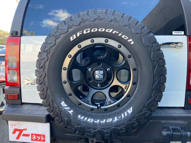ハマーＨ３ タイプＧ　ディーラー車　右Ｈ　４ＷＤ　サンルーフ　レザーシート　社外１７ＡＷ　社外ナビ　ＴＶ　バックカメラ　サイドカメラ　ＥＴＣ　ヒッチメンバー　マッドガード　社外マフラー　シートヒーター　キーレス　記録簿あり（15枚目）