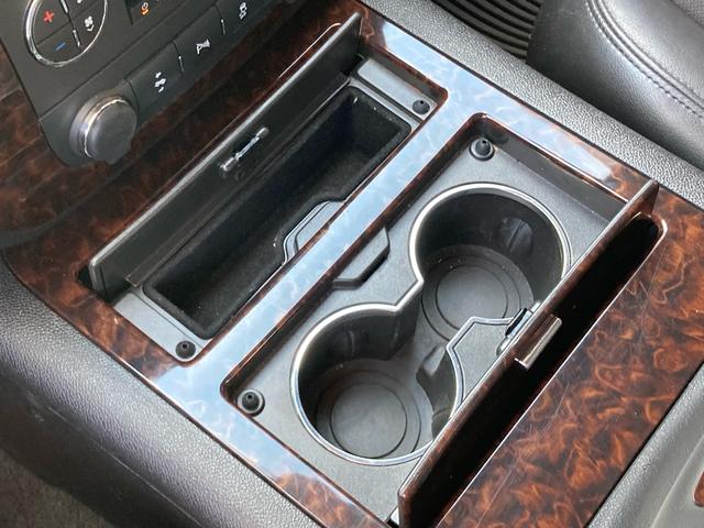 ＧＭＣシエラ 　デナリ　４ＷＤ　新車並行　実走行　サンルーフ　ハードトノカバー　サイドステップ　黒レザー　フルセグナビＴＶ　　ヒッチメンバー　ＥＴＣ　バックカメラ（64枚目）