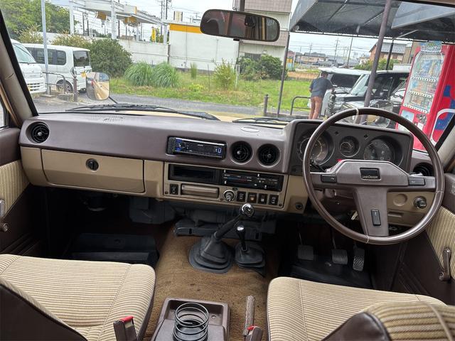 ランドクルーザー６０ 　４ＷＤ　ＭＴ　ＣＤ　ＵＳＢ　エアコン（2枚目）