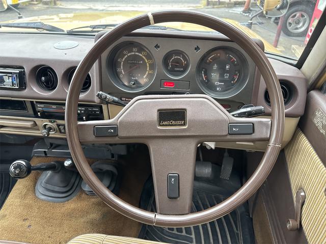 ランドクルーザー６０ 　４ＷＤ　ＭＴ　ＣＤ　ＵＳＢ　エアコン（3枚目）