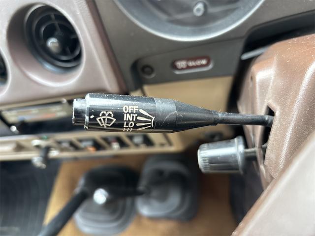 ランドクルーザー６０ 　４ＷＤ　ＭＴ　ＣＤ　ＵＳＢ　エアコン（8枚目）