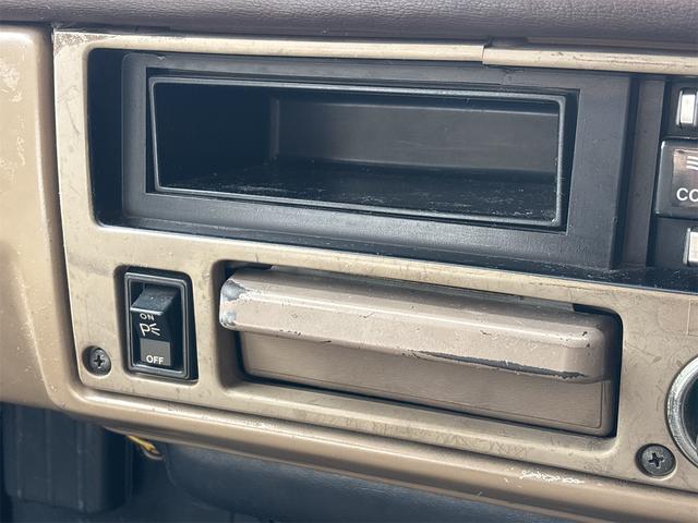 ランドクルーザー６０ 　４ＷＤ　ＭＴ　ＣＤ　ＵＳＢ　エアコン（10枚目）