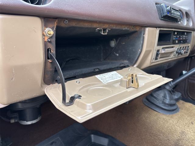 ランドクルーザー６０ 　４ＷＤ　ＭＴ　ＣＤ　ＵＳＢ　エアコン（11枚目）