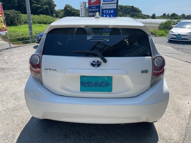 アクア Ｇ　１０インチディスプレイオーディオ　スカイキャスト　アップルカープレイ　アンドロイドオート　Ｂｌｕｅｔｏｏｔｈ　バックカメラ　ＥＴＣ　アルミホイール　スマートキー　オートライト　スモークフィルム（6枚目）