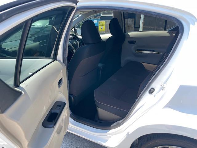 アクア Ｇ　１０インチディスプレイオーディオ　スカイキャスト　アップルカープレイ　アンドロイドオート　Ｂｌｕｅｔｏｏｔｈ　バックカメラ　ＥＴＣ　アルミホイール　スマートキー　オートライト　スモークフィルム（10枚目）