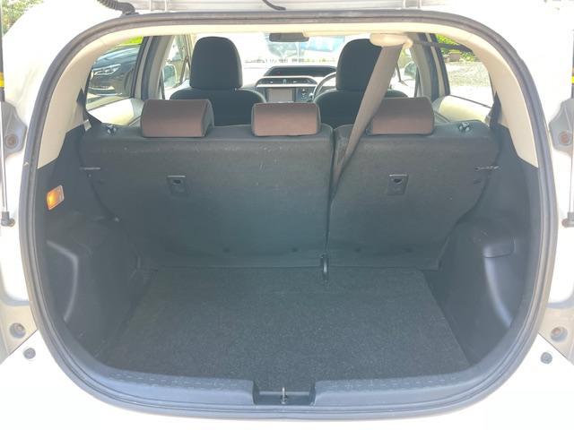 アクア Ｇ　１０インチディスプレイオーディオ　スカイキャスト　アップルカープレイ　アンドロイドオート　Ｂｌｕｅｔｏｏｔｈ　バックカメラ　ＥＴＣ　アルミホイール　スマートキー　オートライト　スモークフィルム（11枚目）