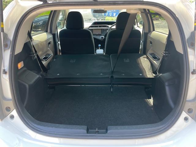 アクア Ｇ　１０インチディスプレイオーディオ　スカイキャスト　アップルカープレイ　アンドロイドオート　Ｂｌｕｅｔｏｏｔｈ　バックカメラ　ＥＴＣ　アルミホイール　スマートキー　オートライト　スモークフィルム（12枚目）