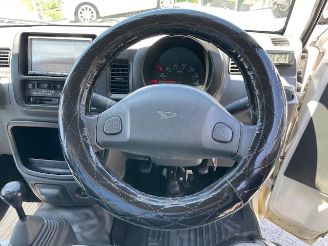 ハイゼットトラック エアコン・パワステ　スペシャル　５速マニュアル　パートタイム４ＷＤ　アルミホイール　パナソニックナビ（12枚目）