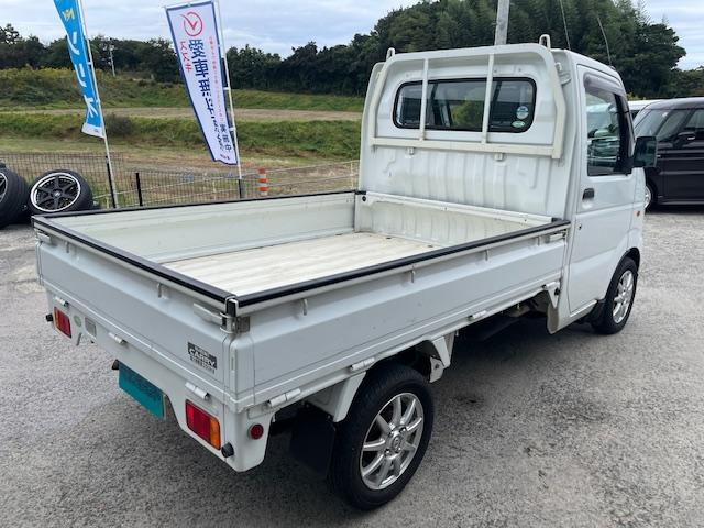 キャリイトラック ＫＣエアコン・パワステ　パートタイム４ＷＤ　オートマ　アルミホイール　ＡＭ／ＦＭラジオ　エアコン　パワーステアリング（5枚目）