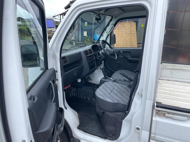 キャリイトラック ＫＣエアコン・パワステ　パートタイム４ＷＤ　オートマ　アルミホイール　ＡＭ／ＦＭラジオ　エアコン　パワーステアリング（9枚目）