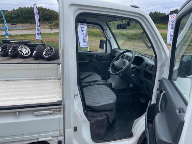 キャリイトラック ＫＣエアコン・パワステ　パートタイム４ＷＤ　オートマ　アルミホイール　ＡＭ／ＦＭラジオ　エアコン　パワーステアリング（10枚目）
