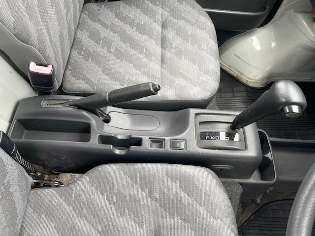 キャリイトラック ＫＣエアコン・パワステ　パートタイム４ＷＤ　オートマ　アルミホイール　ＡＭ／ＦＭラジオ　エアコン　パワーステアリング（14枚目）