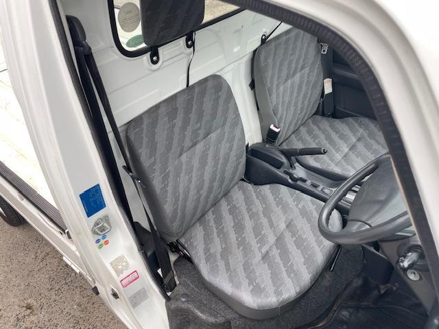 キャリイトラック ＫＣエアコン・パワステ　パートタイム４ＷＤ　オートマ　アルミホイール　ＡＭ／ＦＭラジオ　エアコン　パワーステアリング（19枚目）