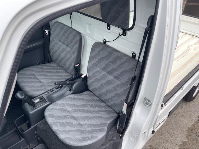 キャリイトラック ＫＣエアコン・パワステ　パートタイム４ＷＤ　オートマ　アルミホイール　ＡＭ／ＦＭラジオ　エアコン　パワーステアリング（20枚目）