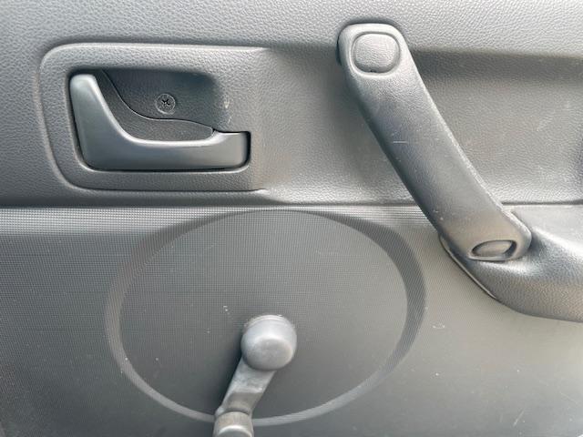 キャリイトラック ＫＣエアコン・パワステ　パートタイム４ＷＤ　オートマ　アルミホイール　ＡＭ／ＦＭラジオ　エアコン　パワーステアリング（22枚目）