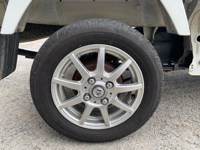 キャリイトラック ＫＣエアコン・パワステ　パートタイム４ＷＤ　オートマ　アルミホイール　ＡＭ／ＦＭラジオ　エアコン　パワーステアリング（24枚目）