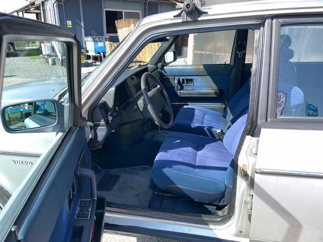 ２４０ 　ＧＬ　　左ハンドル　セダン　カリフォルニアスタイル　バックカメラ　ドライブレコーダー　メッキモール（5枚目）