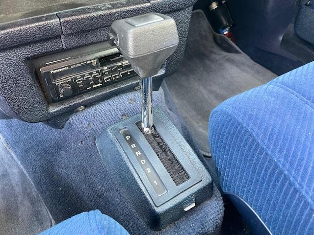 ２４０ 　ＧＬ　　左ハンドル　セダン　カリフォルニアスタイル　バックカメラ　ドライブレコーダー　メッキモール（9枚目）