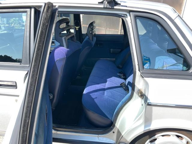 ２４０ 　ＧＬ　　左ハンドル　セダン　カリフォルニアスタイル　バックカメラ　ドライブレコーダー　メッキモール（10枚目）