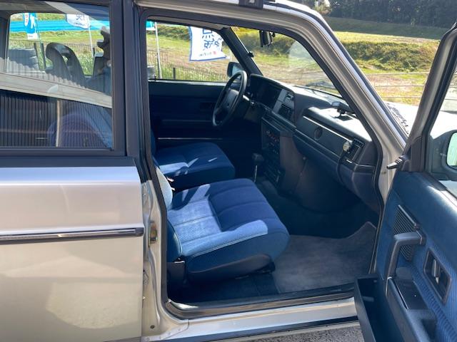 ２４０ 　ＧＬ　　左ハンドル　セダン　カリフォルニアスタイル　バックカメラ　ドライブレコーダー　メッキモール（14枚目）