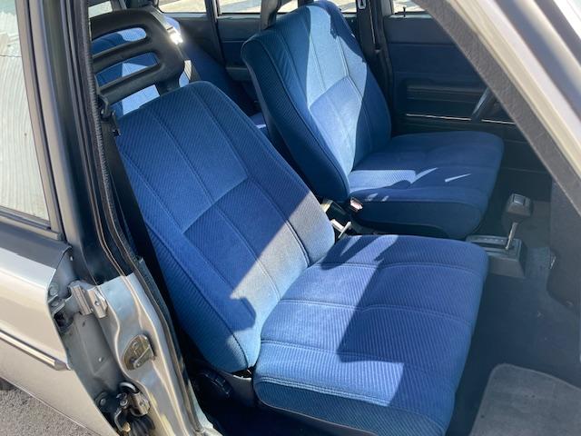 ２４０ 　ＧＬ　　左ハンドル　セダン　カリフォルニアスタイル　バックカメラ　ドライブレコーダー　メッキモール（24枚目）