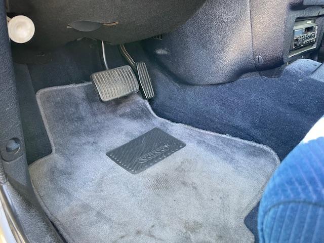 ２４０ 　ＧＬ　　左ハンドル　セダン　カリフォルニアスタイル　バックカメラ　ドライブレコーダー　メッキモール（30枚目）