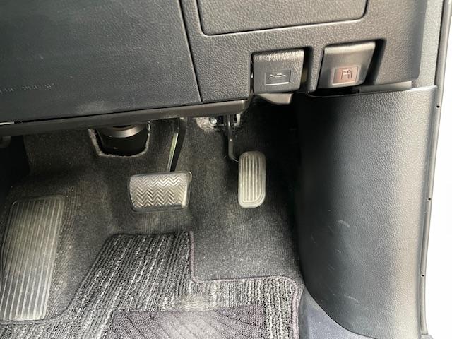 ヴェルファイア ２．５Ｚ　Ｇエディション　ブリッツ車高調　カールソン２０インチアルミホイール　ブリッツブレーキキャリパー　フロントハーフスポイラー　アルパイン１１型ナビ　１２．８インチ後席フリップダウンモニター　ＥＴＣ　両側電動スライドドア（50枚目）