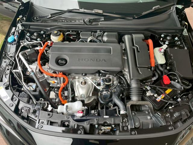 シビック ｅ：ＨＥＶ　ＥＸ　新車未登録　ディーラーオプション（ブラックエンブレム　ＬＥＤフォグライト　テールゲートスポイラー）　運転席８ウェイパワーシート　ワイヤレス充電器　電動パノラミックサンルーフ（32枚目）