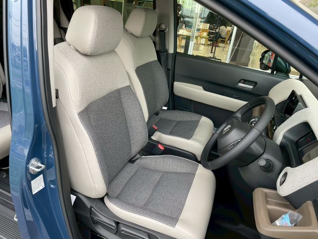 フリード ｅ：ＨＥＶエアー　ＥＸ　新車未登録　運転席＆助手席シートヒーター　リアクーラー　本革巻ステアリングホイール　２列目キャプテンシート　フルＬＥＤヘッドライト　両側パワースライドドア　ロールサンシェード　１５インチアルミホイール（9枚目）