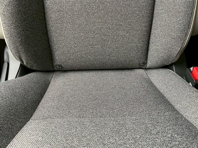 フリード ｅ：ＨＥＶエアー　ＥＸ　新車未登録　運転席＆助手席シートヒーター　リアクーラー　本革巻ステアリングホイール　２列目キャプテンシート　フルＬＥＤヘッドライト　両側パワースライドドア　ロールサンシェード　１５インチアルミホイール（13枚目）