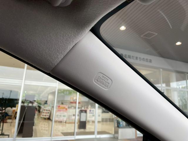 フリード ｅ：ＨＥＶエアー　ＥＸ　新車未登録　運転席＆助手席シートヒーター　リアクーラー　本革巻ステアリングホイール　２列目キャプテンシート　フルＬＥＤヘッドライト　両側パワースライドドア　ロールサンシェード　１５インチアルミホイール（15枚目）