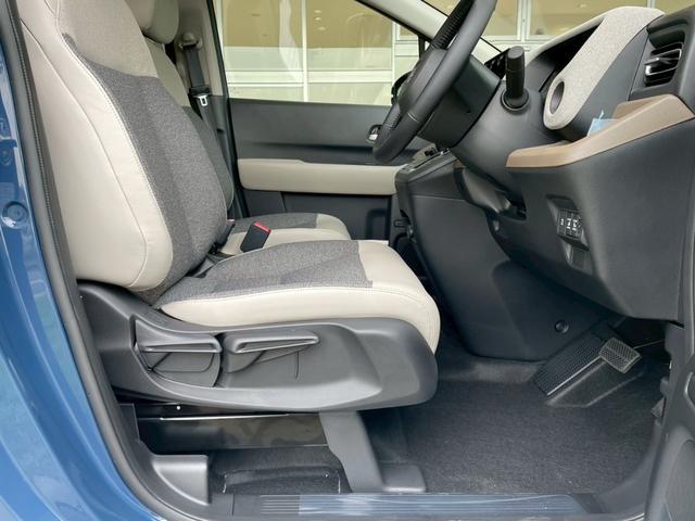 フリード ｅ：ＨＥＶエアー　ＥＸ　新車未登録　運転席＆助手席シートヒーター　リアクーラー　本革巻ステアリングホイール　２列目キャプテンシート　フルＬＥＤヘッドライト　両側パワースライドドア　ロールサンシェード　１５インチアルミホイール（16枚目）